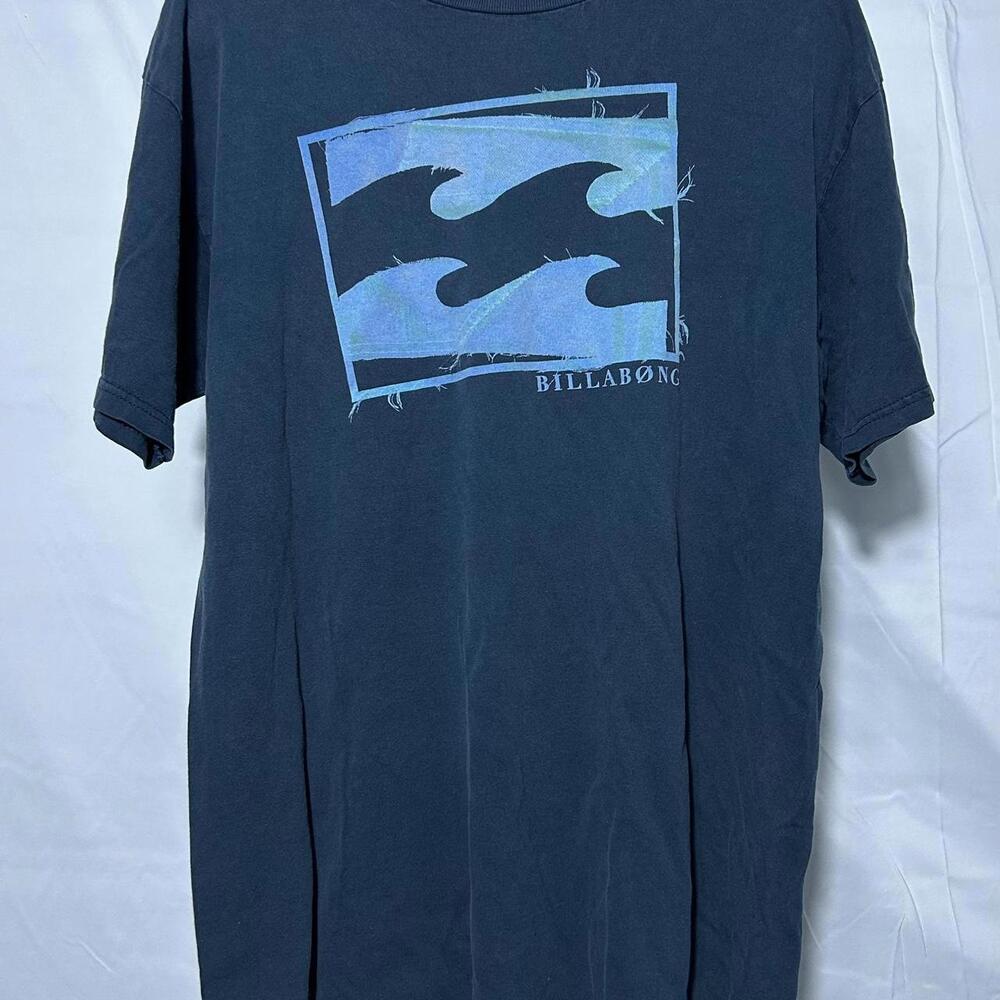 Billabong Men's Navy and Blue Tshirt